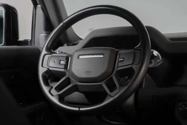 Land Rover Defender (2022) thumbnail 30