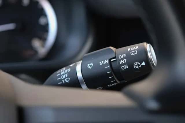 Land Rover Defender (2022) thumbnail 38