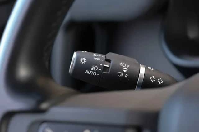 Land Rover Defender (2022) thumbnail 39