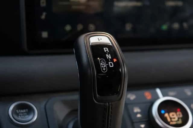 Land Rover Defender (2022) thumbnail 40