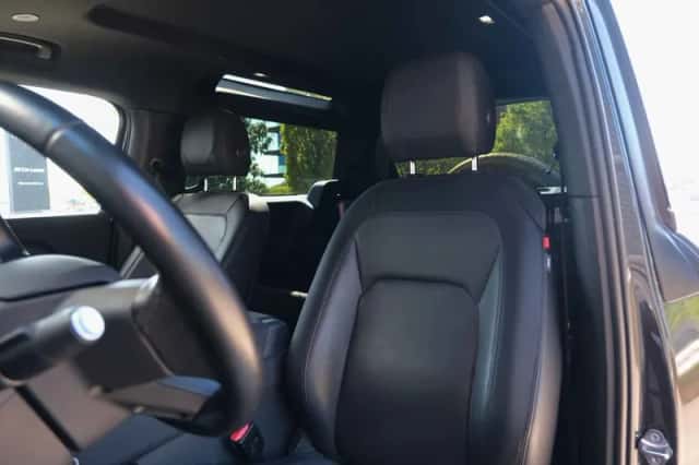Land Rover Defender (2022) thumbnail 5