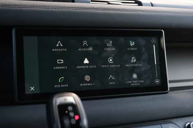 Land Rover Defender (2022) thumbnail 44
