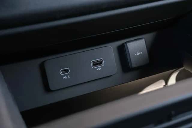 Land Rover Defender (2022) thumbnail 47
