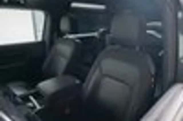 Land Rover Defender (2022) thumbnail 54