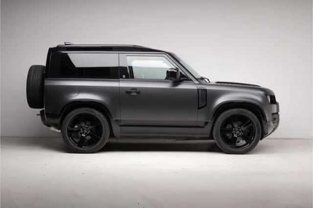 Land Rover Defender (2022) thumbnail 10