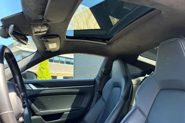 Porsche 911 (2019) thumbnail 6