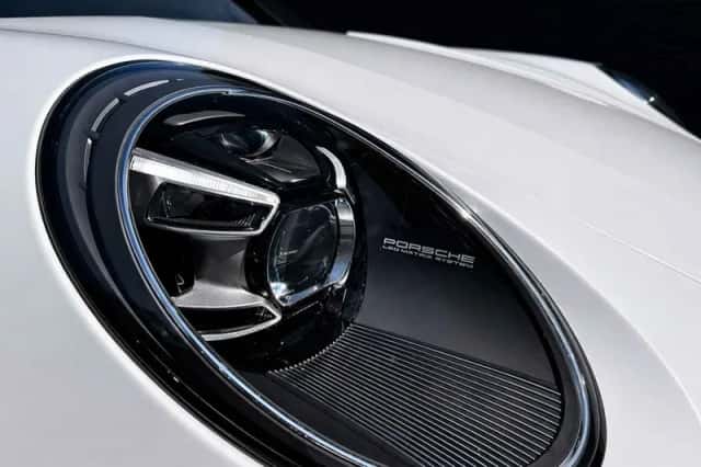 Porsche 911 (2019) thumbnail 8