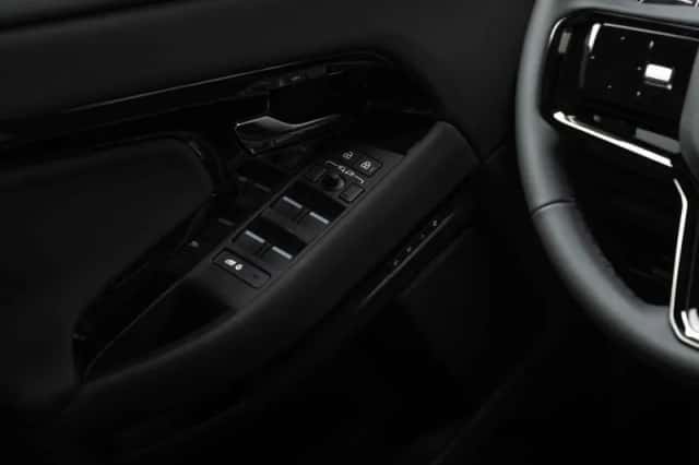 Land Rover Range Rover Evoque (2026) thumbnail 14