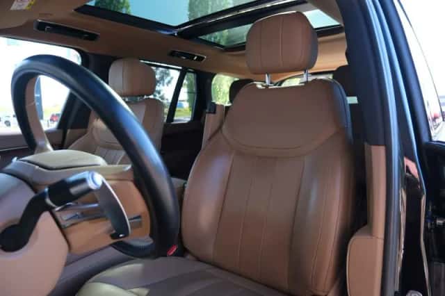 Land Rover Range Rover (2022) thumbnail 16
