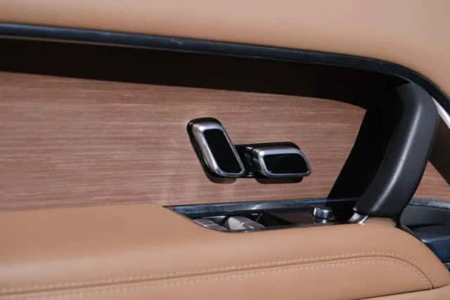 Land Rover Range Rover (2022) thumbnail 17