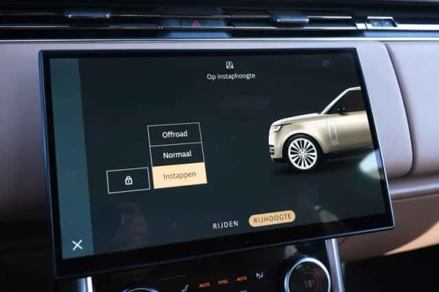 Land Rover Range Rover (2022) thumbnail 38