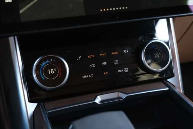 Land Rover Range Rover (2022) thumbnail 44