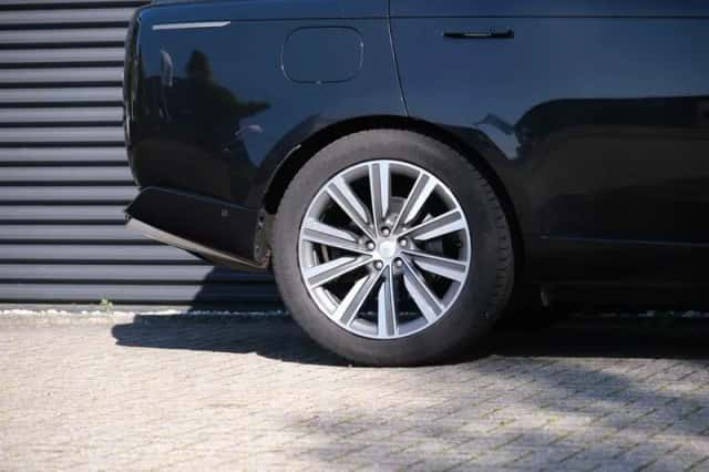 Land Rover Range Rover (2022) thumbnail 6