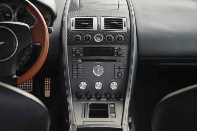 Aston Martin V8 Vantage (2008) thumbnail 15