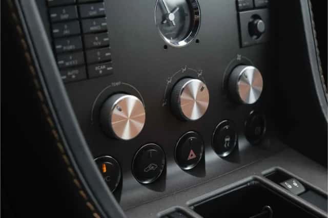 Aston Martin V8 Vantage (2008) thumbnail 16