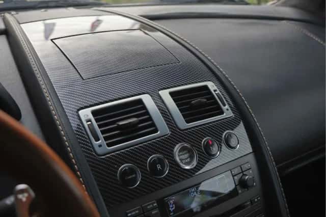 Aston Martin V8 Vantage (2008) thumbnail 24