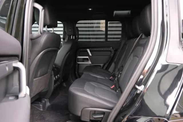 Land Rover Defender (2022) thumbnail 5