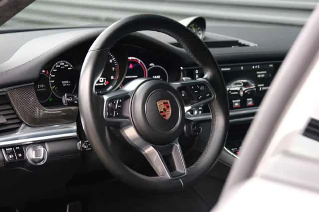 Porsche Panamera (2018) thumbnail 3