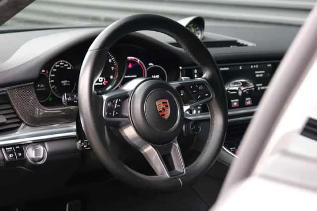 Porsche Panamera (2018) thumbnail 3