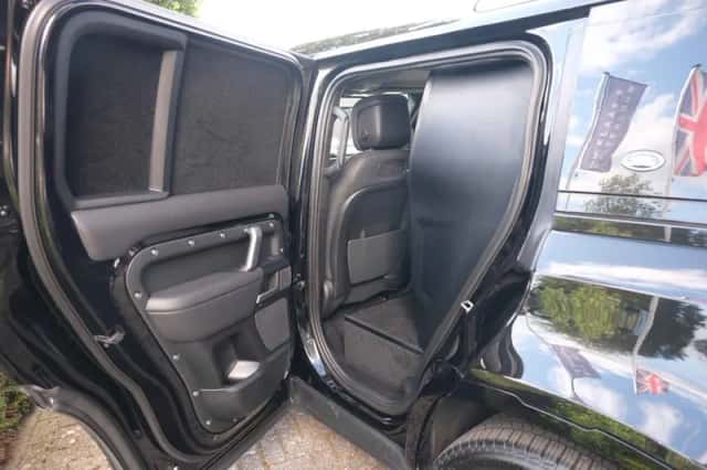 Land Rover Defender (2022) thumbnail 5