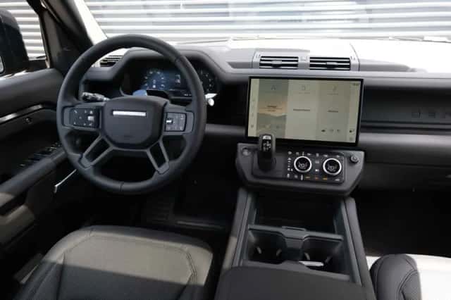 Land Rover Defender (2026) thumbnail 3