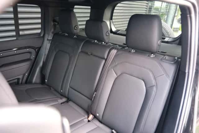 Land Rover Defender (2026) thumbnail 5