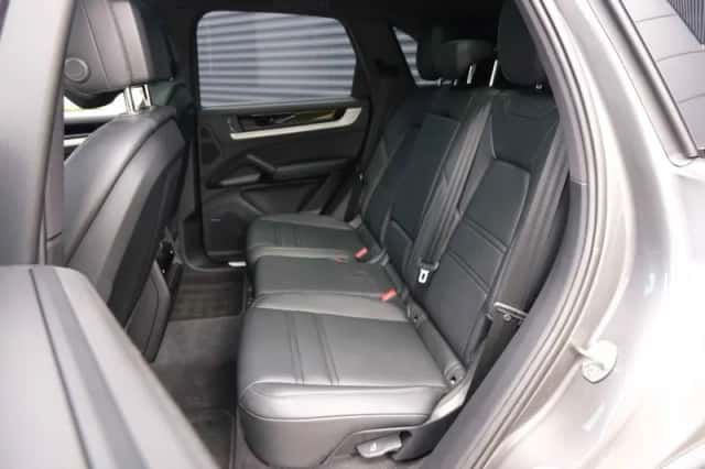 Porsche Cayenne (2024) thumbnail 4
