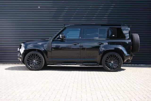 Land Rover Defender (2023) thumbnail 2