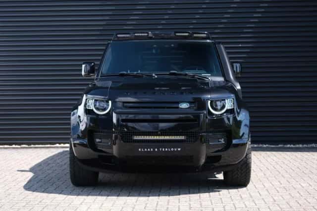 Land Rover Defender (2023) thumbnail 6