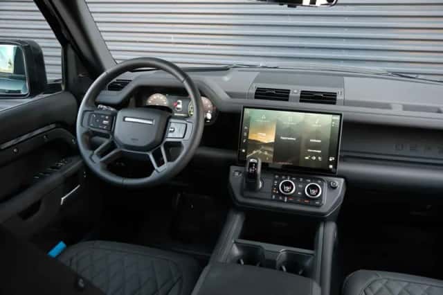 Land Rover Defender (2026) thumbnail 3