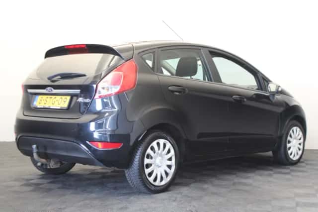 Ford Fiesta (2013) thumbnail 4