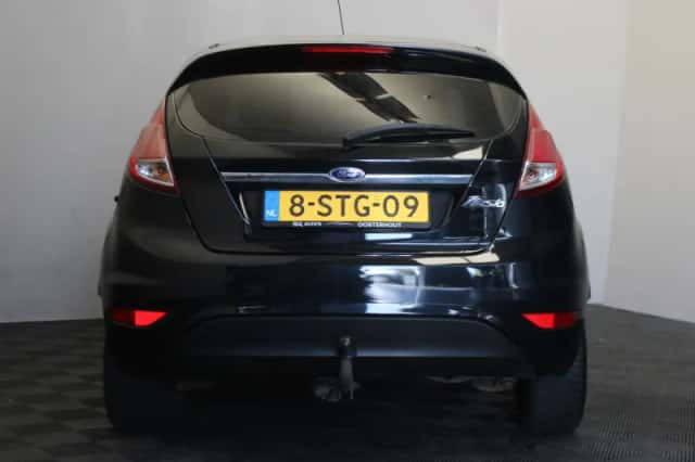 Ford Fiesta (2013) thumbnail 5
