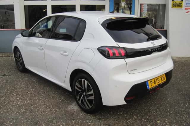 Peugeot 208 (2022) thumbnail 3