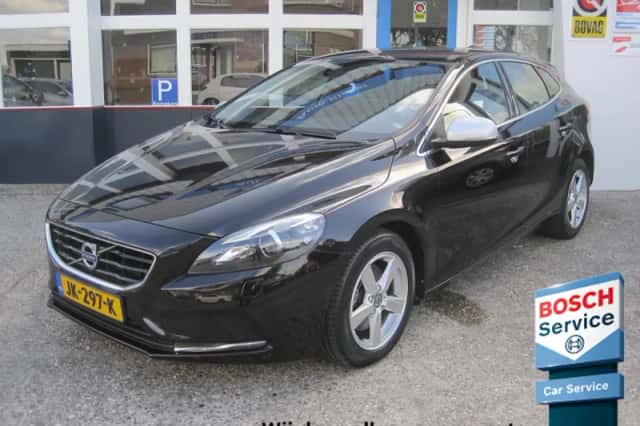 Volvo V40 (2016) thumbnail 1