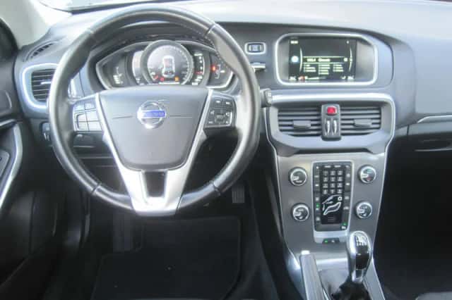 Volvo V40 (2016) thumbnail 4