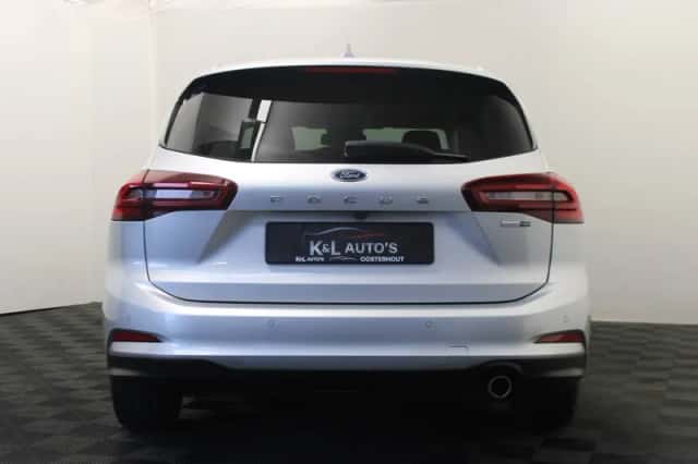 Ford Focus (2022) thumbnail 5