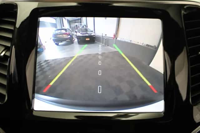 Jeep Cherokee (2019) thumbnail 2