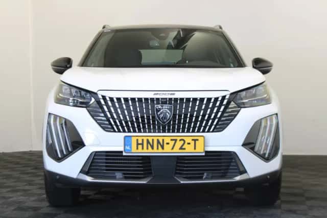 Peugeot 2008 (2024) thumbnail 3