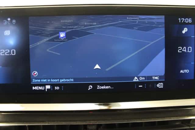 Peugeot 3008 (2021) thumbnail 2