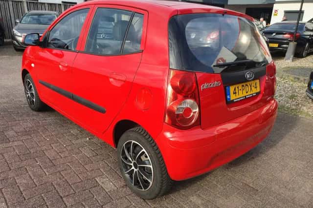 Kia Picanto (2011) thumbnail 2