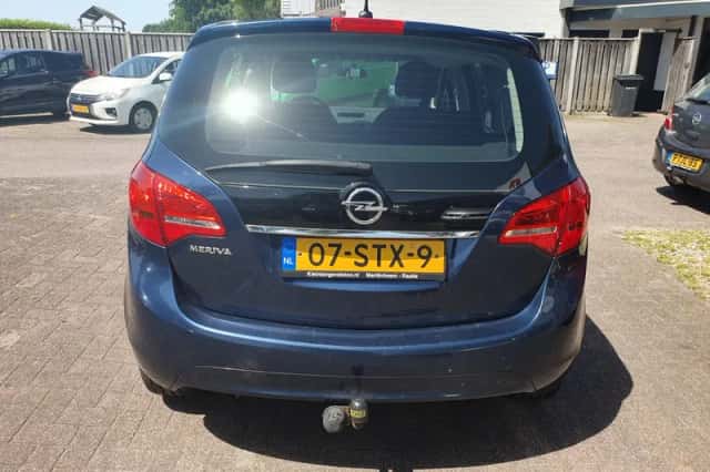 Opel Meriva (2011) thumbnail 3