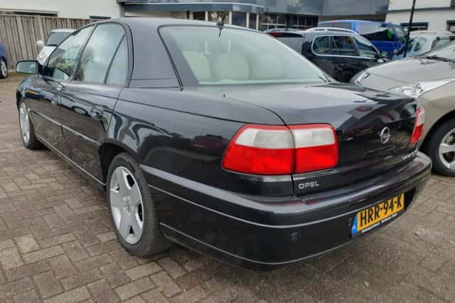 Opel Omega (2000) thumbnail 2