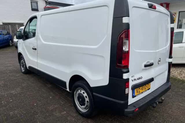 Opel Vivaro (2016) thumbnail 2
