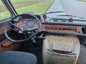 Mercedes-Benz 200-Serie (1977) thumbnail 7