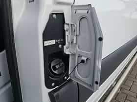 Mercedes-Benz Sprinter (2023) thumbnail 21