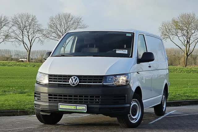 Volkswagen Transporter (2018) thumbnail 1