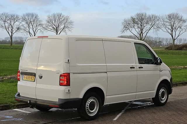 Volkswagen Transporter (2018) thumbnail 3