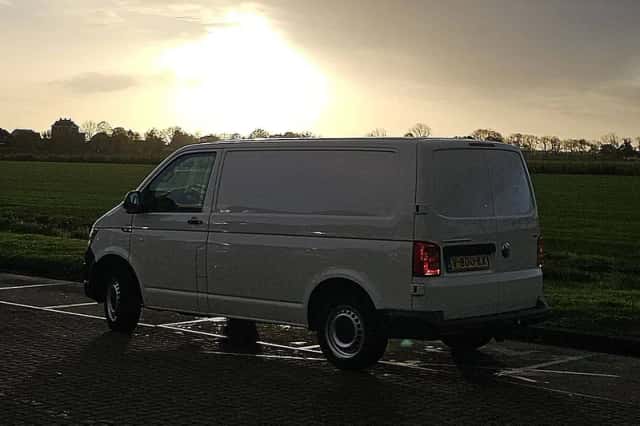 Volkswagen Transporter (2018) thumbnail 5