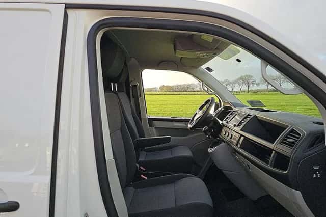 Volkswagen Transporter (2018) thumbnail 6