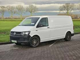 Volkswagen Transporter (2017) thumbnail 2
